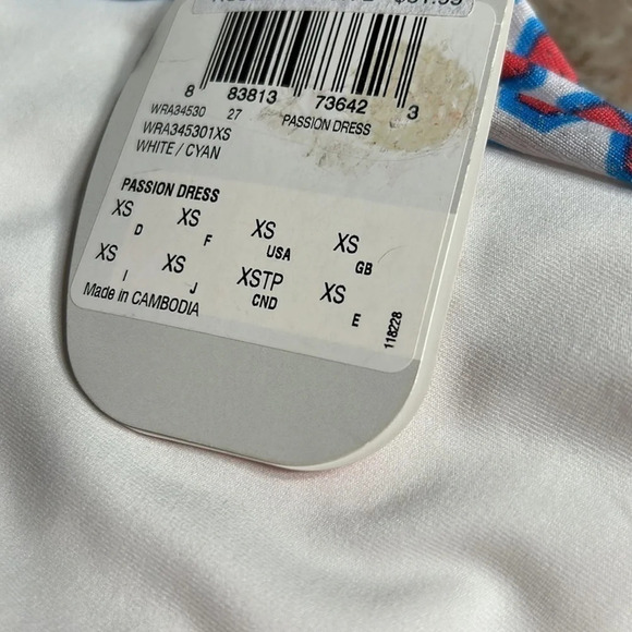 Wilson white halter tennis dress,activewear,racer back,pleated skirt,logo,slits - Picture 17 of 17